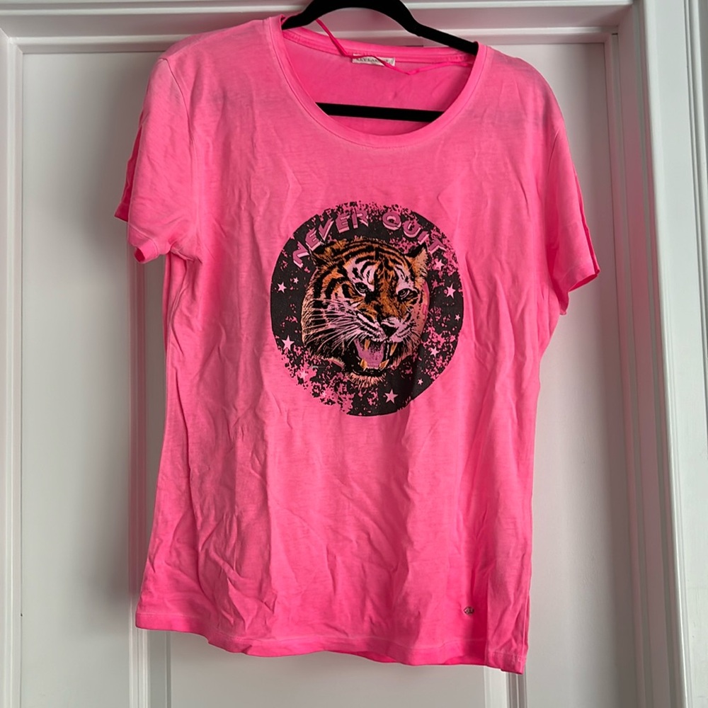 WOMAN T-SHIRT NWOT